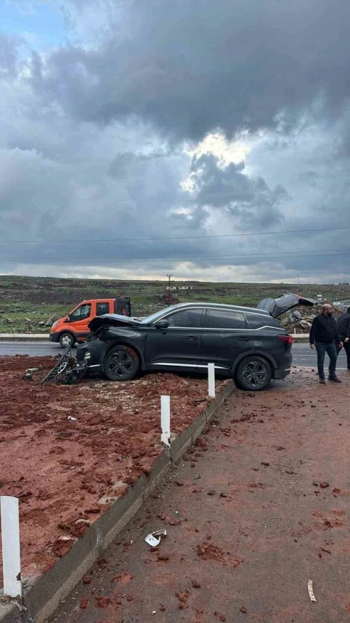 Siverek&rsquo;te iki otomobil &ccedil;arpıştı: 8 yaralı
