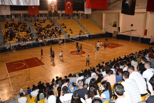 Siverek&rsquo;te &ouml;ğretmenler arası voleybol turnuvası tamamlandı
