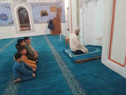 Sivrihisar Kurşunlu Camii&rsquo;nde &ccedil;ocuklara &ouml;rnek teşvik
