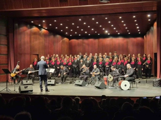 Sivrihisarlılar Derneği korosundan &rsquo;T&uuml;rk Halk M&uuml;ziği&rsquo; konseri
