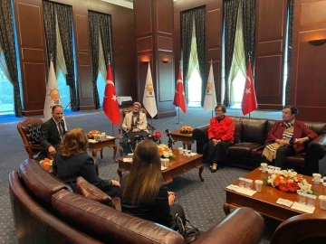 Siyasi partilerde bayram ziyaretleri

