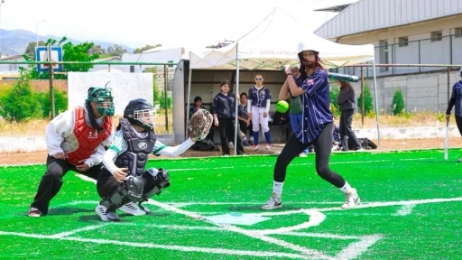 Softbol heyecanı Aydın&rsquo;ın ev sahipliğinde başladı
