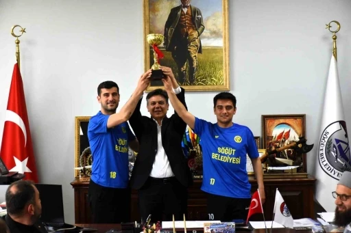 Söğütspor’dan Başkan Durgut’a şampiyonluk ziyareti
