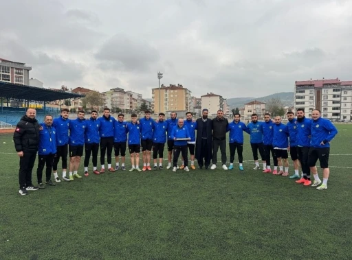 Söğütspor yönetimi, zorlu maç öncesi oyuncuların tüm alacaklarını ödedi
