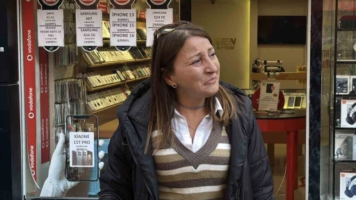 Sokağın maskotu &quot;Waffle&quot; ekipler tarafından barınağa götürülünce gözyaşı döktü
