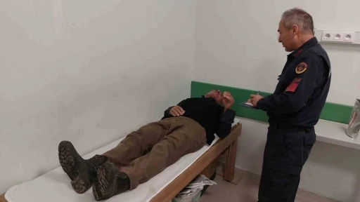 Sokak köpeğinin kovaladığı motosiklet sürücüsü yaşlı adam hastanelik oldu
