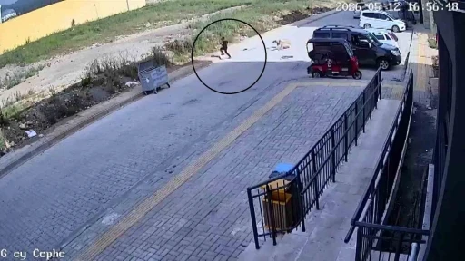 Sokak k&ouml;peklerinin saldırdığı 7 yaşındaki &ccedil;ocuk korku dolu anlar yaşadı
