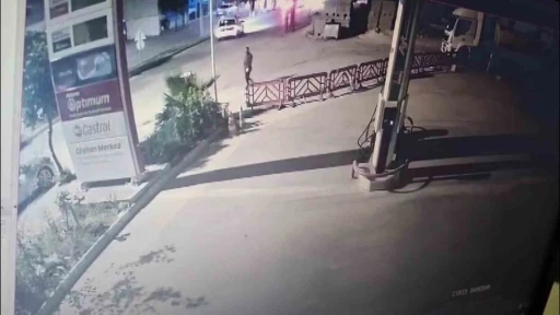 Sokakta karşılaştığı eski kocasını tabancayla vurdu... O anlar kamerada
