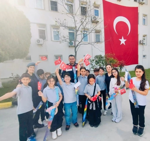 Söke’de jandarma ekipleri öğrencilerle buluştu
