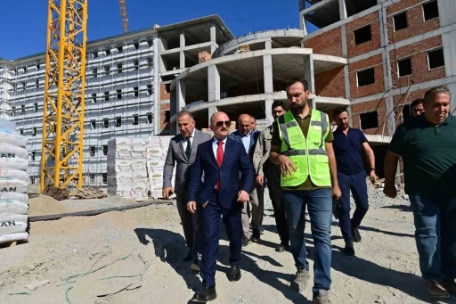 S&ouml;ke&rsquo;de KYK Erkek &Ouml;ğrenci Yurdunda &ccedil;alışmalar hız kesmeden s&uuml;r&uuml;yor
