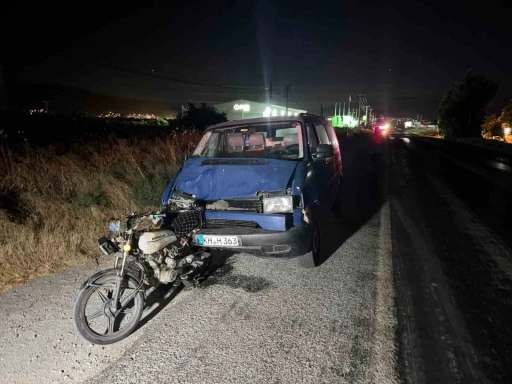 Söke’de minibüs motosiklete çarptı: 3 yaralı
