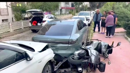 S&ouml;ke&rsquo;deki kazada 5 ara&ccedil; hasar g&ouml;rd&uuml;: 1 yaralı
