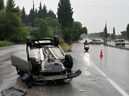 Söke Kuşadası yolu üzerinde otomobil takla attı