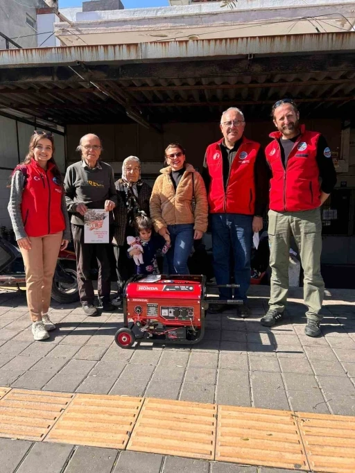 S&ouml;keli esnaftan afet bilinci i&ccedil;in &ouml;rnek davranış

