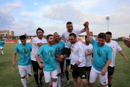 S&ouml;kespor altyapısında futbola başlayan Taşdemir, sahalara veda etti
