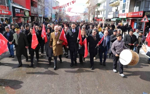 Solo T&uuml;rk&rsquo;ten Ardahan&rsquo;ın kurtuluş g&uuml;n&uuml;nde nefes kesen g&ouml;steri
