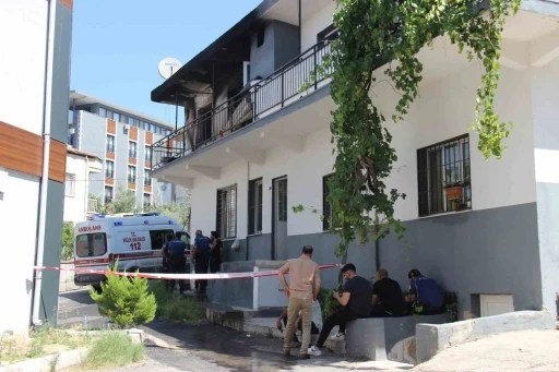 Solunum cihazına bağlı hayatı, alevler arasında sona erdi
