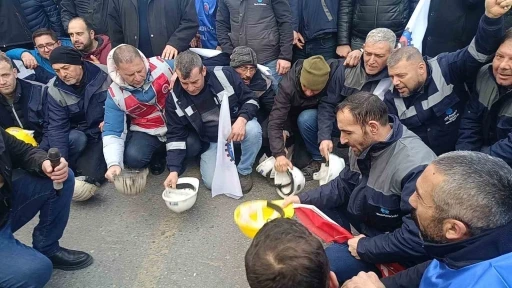 Soma&rsquo;da y&uuml;zlerce maden iş&ccedil;isi şehir merkezine y&uuml;r&uuml;d&uuml;
