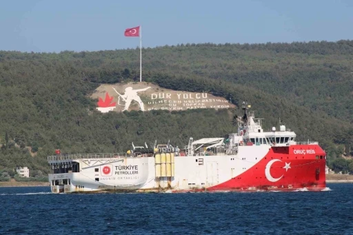 Somali’deki görevini tamamlayan Oruç Reis Çanakkale Boğazı’ndan geçti
