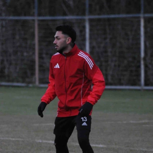 Somaspor ikinci yarıya yeni teknik direkt&ouml;r&uuml;yle hazırlanıyor
