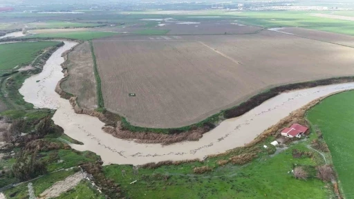 Son 65 yılın en kurak yılıyla yok olma noktasına gelen Asi Nehri&rsquo;nde yağışlarla birlikte debi y&uuml;kseldi
