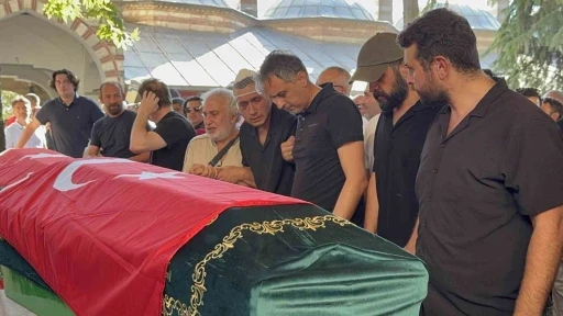 Son yolculuğuna evladıyla yan yana uğurlandı
