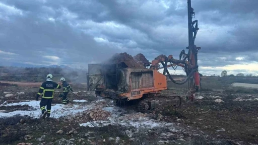 Sondaj &ccedil;alışması yapan ara&ccedil; cayır cayır yandı
