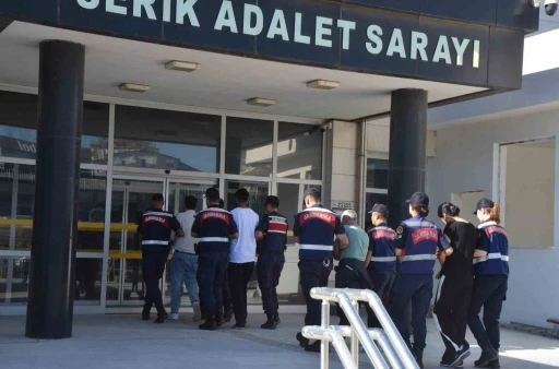 Sosyal medya dolandırıcılığına jandarma operasyonu: 4 g&ouml;zaltı
