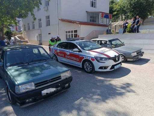 Sosyal medya paylaşımları ele verdi, drift atan s&uuml;r&uuml;c&uuml;lere toplam 280 bin lira ceza kesildi
