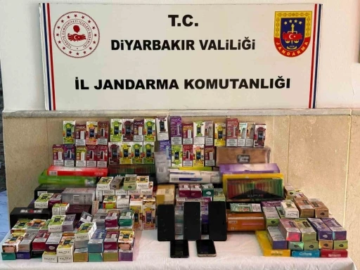 Sosyal medyada boş elektronik sigara kutularını dolu gibi gösterip dolandırıcılık yapan 2 kişi tutuklandı
