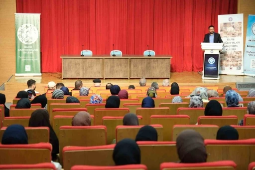 Sosyal medyanın bilin&ccedil;li kullanımı Erzincan&rsquo;da ele alındı
