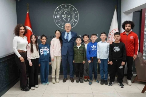 Sporcu &ouml;ğrenciler il m&uuml;d&uuml;r&uuml; ile bir araya geldi

