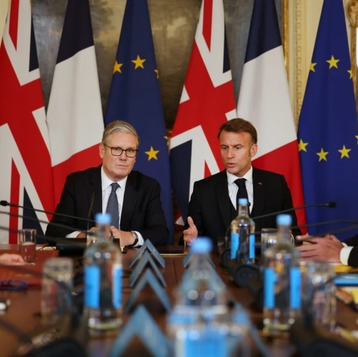 Starmer ve Macron, Yasadışı Göçmenlerin Geçişini Önleme Planı konusunda anlaştı

