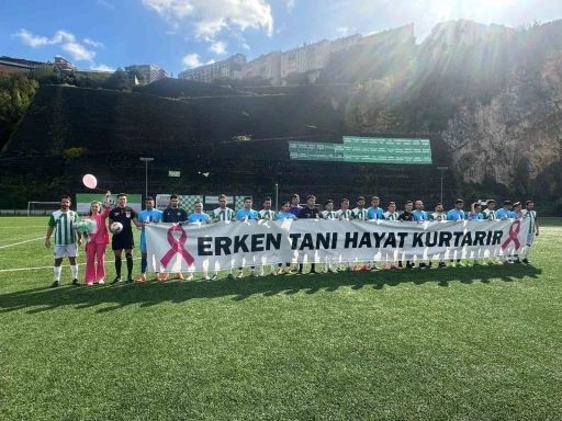 Statta sezon maçı öncesi, kanseri yenen Nilda Kadam için balonlar gökyüzüne bırakıldı
