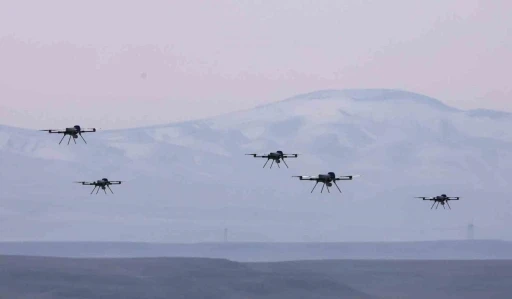 STM&rsquo;nin s&uuml;r&uuml; İHA&rsquo;ları, ger&ccedil;ek m&uuml;himmatla hedefi vurdu
