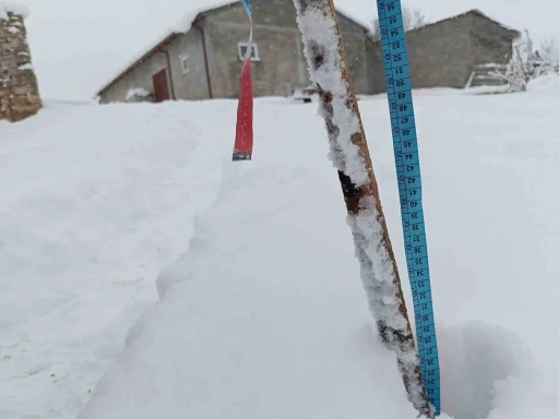 Ş&uuml;kranlı&rsquo;da kar kalınlığı 35 santimetreyi ge&ccedil;ti
