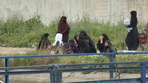 Sulama kanalına giren &ccedil;ocuk kayboldu, yakınları g&ouml;zyaşı d&ouml;kt&uuml;
