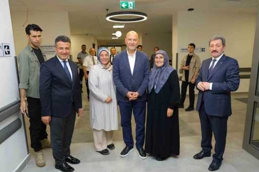 S&uuml;leyman Soylu, Samsun Şehir Hastanesi&rsquo;nde hastaları ziyaret etti

