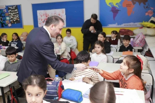 Sultanbeyli&rsquo;de bilin&ccedil;li teknoloji seferberliği: 23 bin &ouml;ğrenciye akıllı dijital eğitim seti
