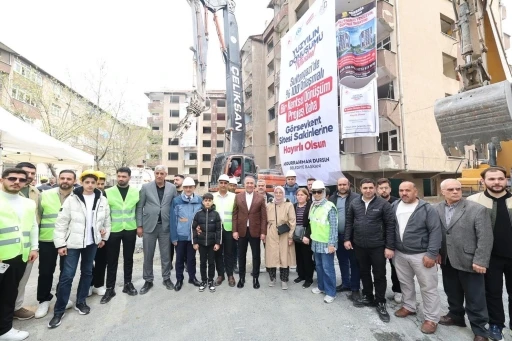 Sultangazi&rsquo;de bir site daha y&uuml;zde 100 uzlaşmalı kentsel d&ouml;n&uuml;ş&uuml;me girdi
