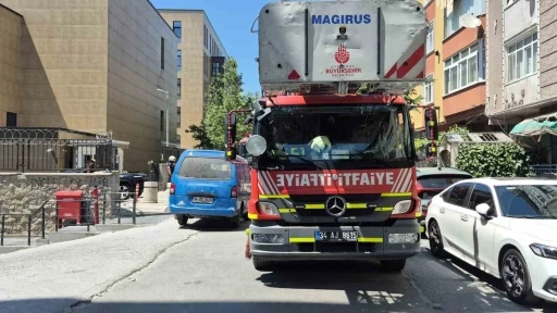 Sultangazi&rsquo;de meslek y&uuml;ksek okulunda yangın
