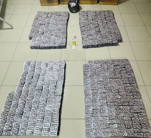 Sultangazi&rsquo;de ş&uuml;phe &uuml;zerine durdurulan ara&ccedil;ta &ccedil;ok miktarda uyuşturucu ele ge&ccedil;irildi
