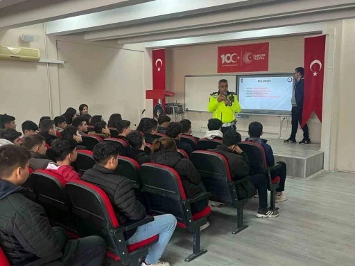 Sultanhisar polisi öğrencilere trafik güvenliği eğitimi verdi
