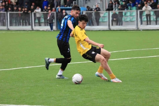Sungur Futbol Kul&uuml;b&uuml; U18 takımı şampiyon oldu
