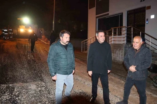 Sungurlu&rsquo;da sıcak asfalt mesaisi gece-g&uuml;nd&uuml;z devam ediyor
