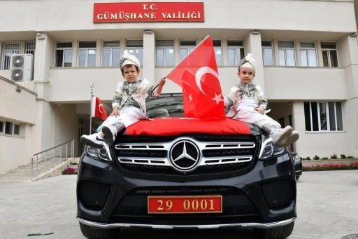 S&uuml;nnet &ccedil;ocukları valinin makam aracıyla şehir turu attılar
