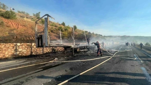 Sunta yüklü dorse alev alev yandı
