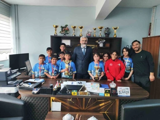 S&uuml;phan Ortaokulundan b&uuml;y&uuml;k başarı
