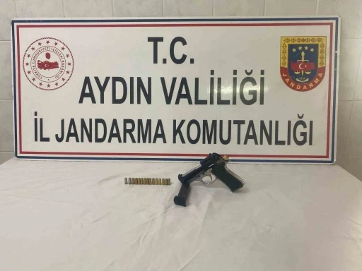 Şüphe üzerine durdurulan şahıstan tabanca ele geçirildi

