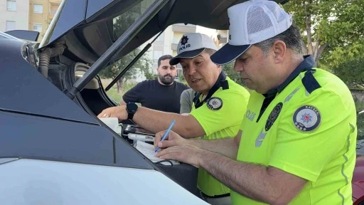 Ş&uuml;phe &uuml;zerine durdurulan s&uuml;r&uuml;c&uuml; 1.06 promil alkoll&uuml; &ccedil;ıktı
